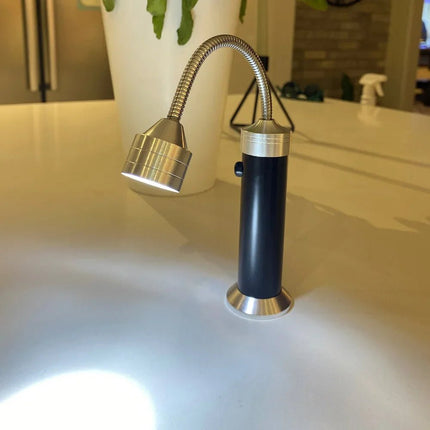 FlameLite™ Grilllamp | Perfect zicht tijdens barbecueën, kamperen en buiten koken